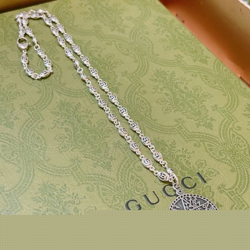 G*u*i necklaces